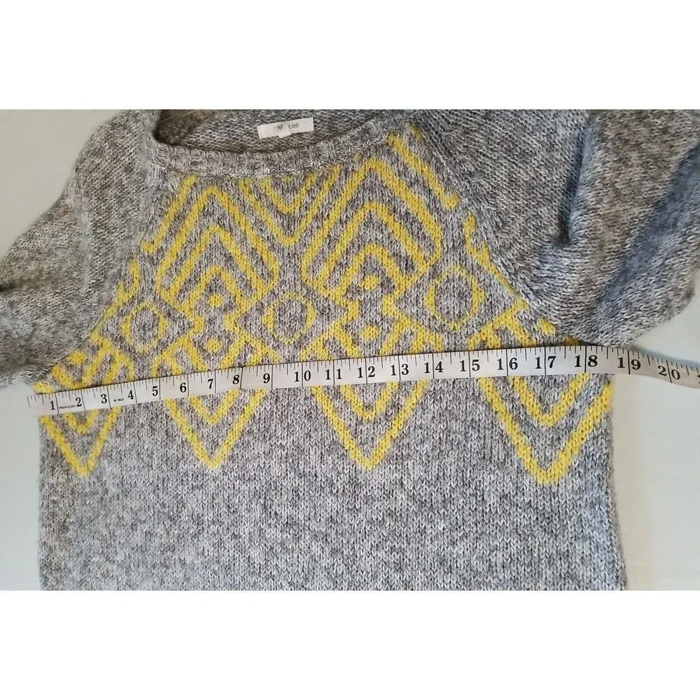 Maurices Sweater Womens Size Medium Gray Yellow Geometric Print Pullover